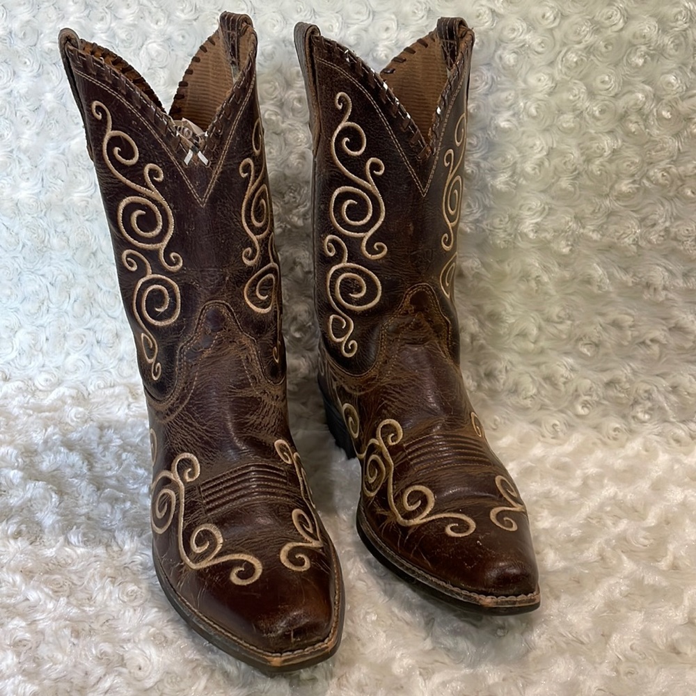 Ariat cowgirl boots